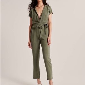 A&F Abercrombie Short Sleeve Collared Jumpsuit sz S